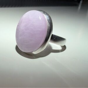Kunzite set in a simple sterling silver band sz. 9